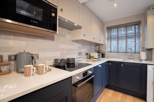 電子レンジ、オーブン、コーヒー / ティーメーカー、トースター