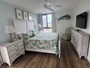 3 bedrooms, iron/ironing board, free WiFi, bed sheets - Renovated 2B-2B-steps to private beach-pool-tennis-volleyball-walk 2 restaurants (Destin)
