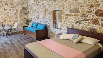 Een strijkplank/strijkijzer, gratis wifi, beddengoed