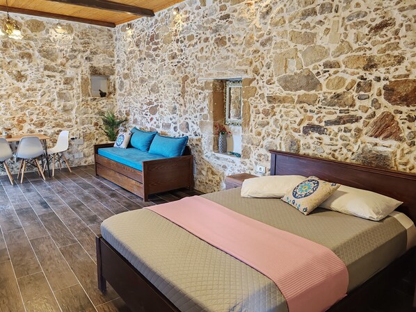 Iron/ironing board, free WiFi, bed sheets