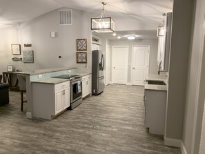 Interior - Sea Pointe House - newly renovated pool house (Venice)