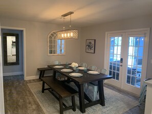 Dining - Sea Pointe House - newly renovated pool house (Venice)