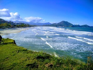 Una playa cerca