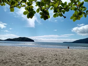 Una playa cerca