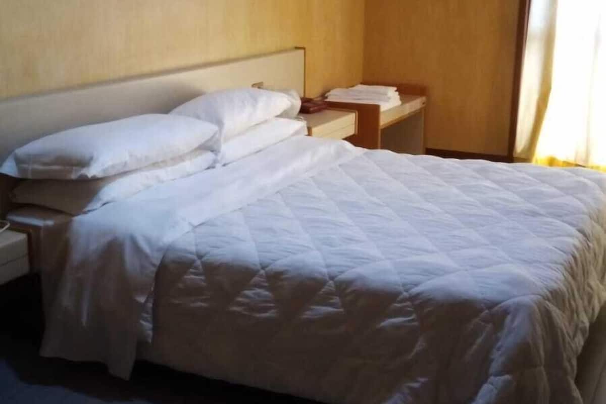 Blackout curtains, free WiFi, bed sheets