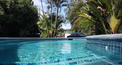 Villa privada con piscina y a 15 minutos a pie de 3 playas.