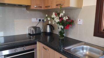 Microonde, lavastoviglie, macchina per tè/caffè, tostapane