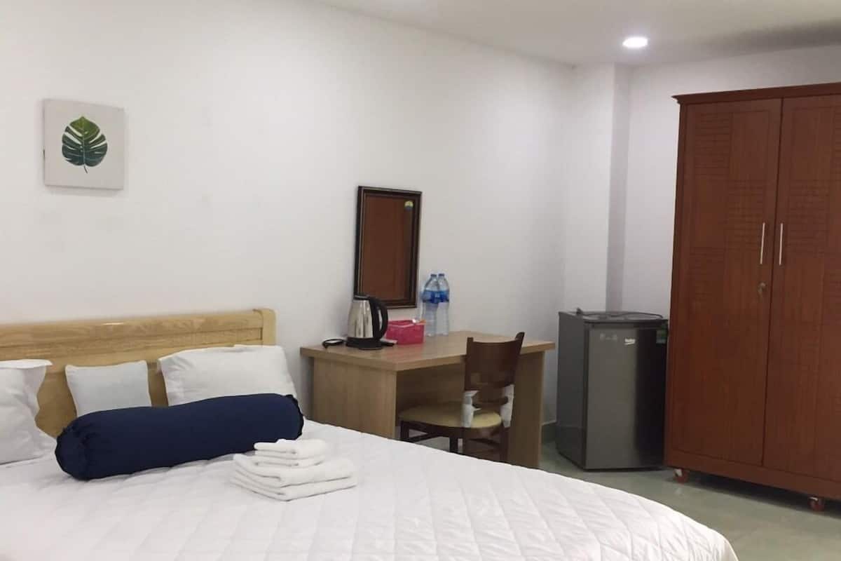Minibar, wifi gratis y ropa de cama