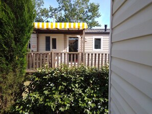 Exterior detail - 4 * mobile home near the beach (Vic la gardiole)