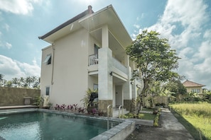 Außenpool, Liegestühle