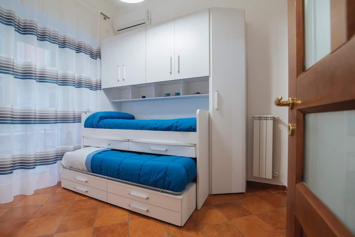 Chambre avec lits jumeaux | Articles gratuits dans le mini-bar, coffres-forts dans les chambres