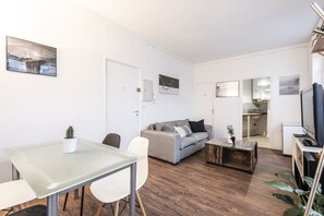 TV - Scandinavian apartment near train station (Reims)