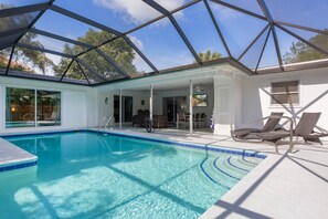 Piscina all'aperto, una piscina riscaldata