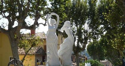 Charming Provencal villa in the heart of the forest and the village of Lorgues