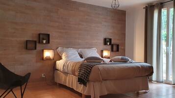 4 chambres, fer et planche à repasser, lit parapluie, Wi-Fi gratuit