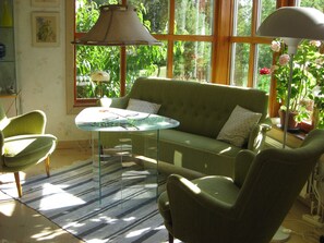 TV, fireplace, DVD player, table tennis - Vacation in the Wooden Castle (Valdemarksvik)