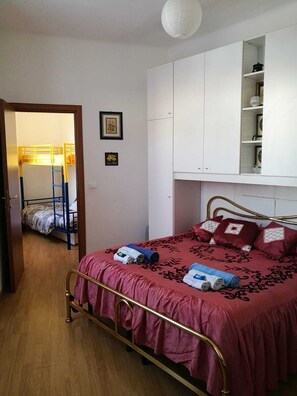 1 soverom, strykejern/-brett, wi-fi (inkludert) og sengetøy