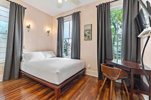 أغطية فراش متميزة وأسرّة بطبقة علوية مريحة وبديكورات فريدة لكل غرفة