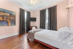 أغطية فراش متميزة وأسرّة بطبقة علوية مريحة وبديكورات فريدة لكل غرفة