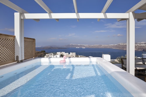 Admiral's House with Terrace Jacuzzi and amazing Caldera views, Family friendly