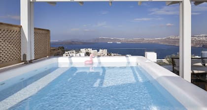 Admiral's House with Terrace Jacuzzi and amazing Caldera views, Family friendly