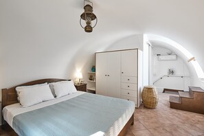 3 bedrooms, in-room safe, iron/ironing board, WiFi