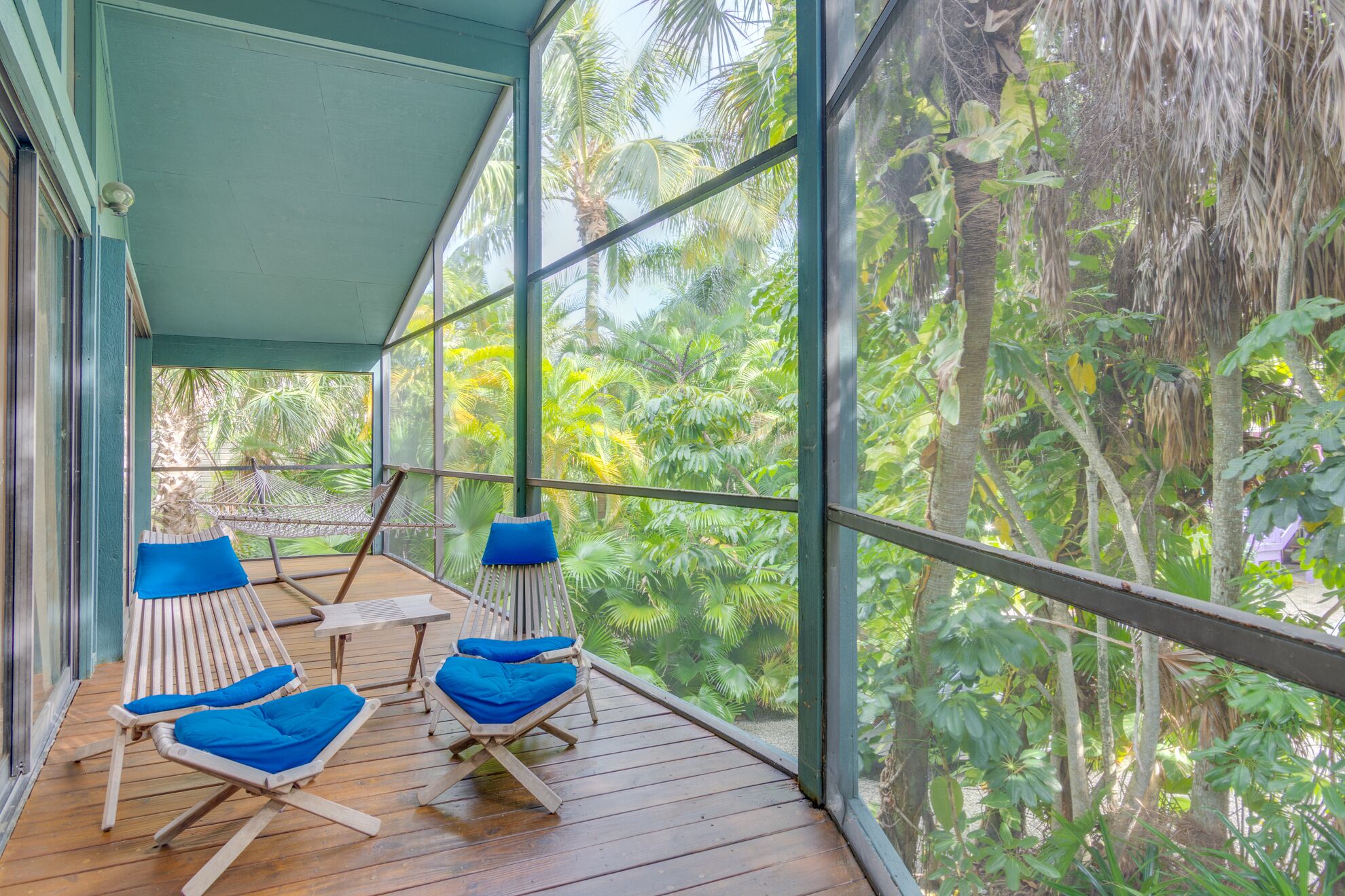 Newly remodeled Captiva Village Home! Gorgeous Three Bedroom- Amazing Location !