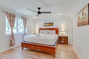 4 habitaciones, escritorio y tabla de planchar con plancha 