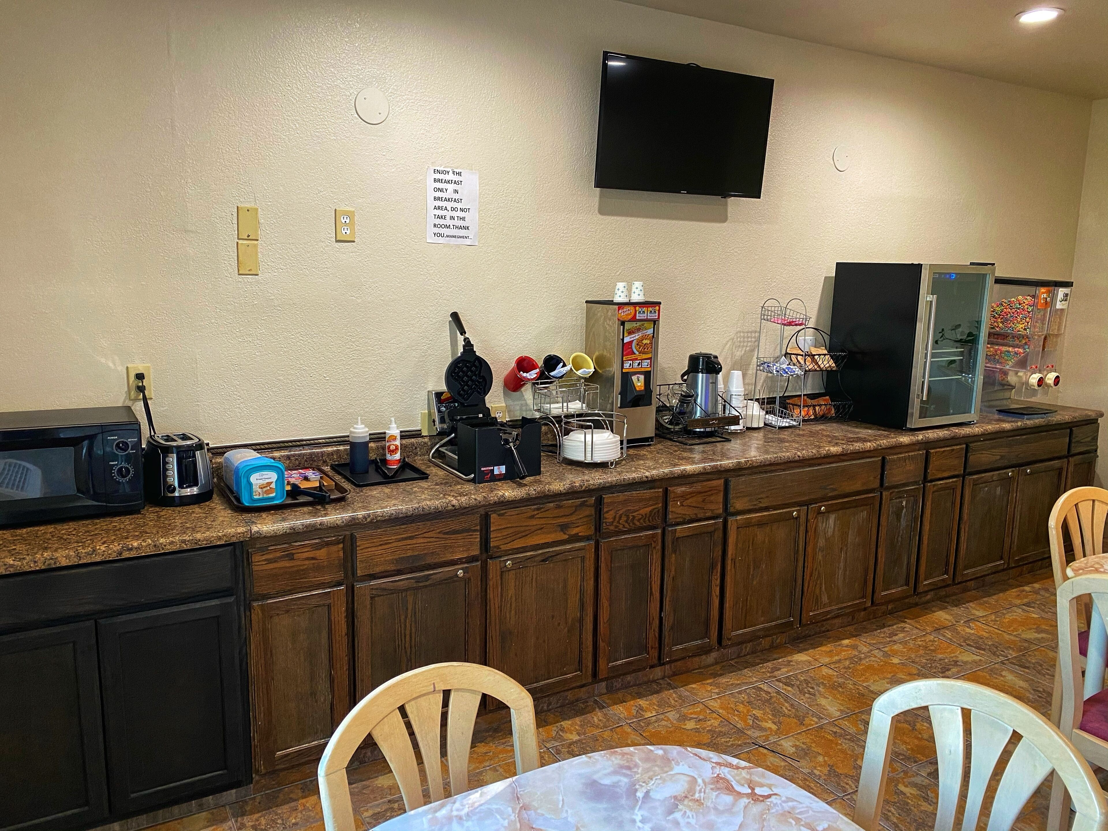 free daily continental breakfast