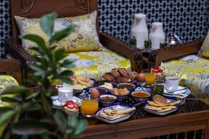 Petit déjeuner composé de spécialités régionales compris tous les jours