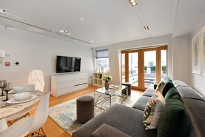 TV - Amazing Mayfair 2 Bedroom 2 Bathroom AC Free Wi-Fi (London)