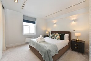 2 bedrooms, Egyptian cotton sheets, iron/ironing board, free WiFi - Amazing Mayfair 2 Bedroom 2 Bathroom AC Free Wi-Fi (London)