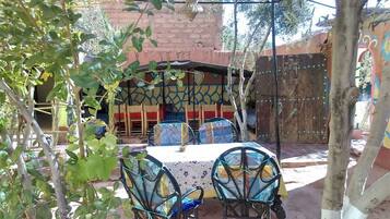 Breakfast, lunch, dinner served; local cuisine