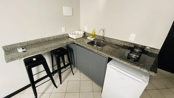 Estudio | Cocina privada | Nevera en la zona común y microondas en la zona común