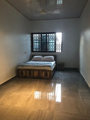 Family House | 4 bedrooms, in-room safe, laptop workspace, iron/ironing board - Best Point Home (Kokrobite)