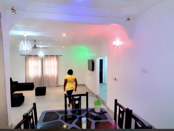 Rumah Keluarga | Area keluarga | TV layar datar