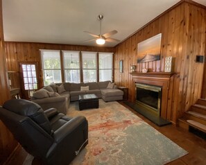 TV, fireplace