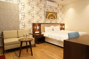 Executive Room | Bathroom amenities | Towels - Hotel D Dev (Tadepalle)