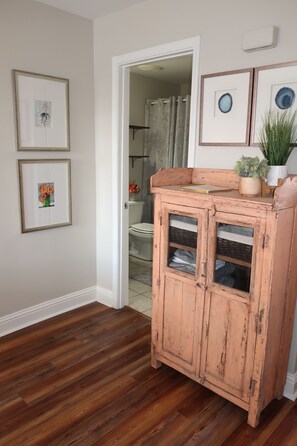 Interior - Contemporary Biloxi Condo for 2 - Oak Shores (Biloxi)