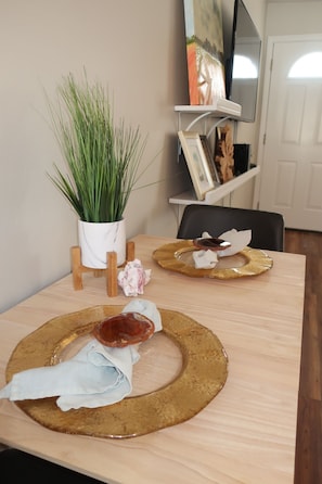 Dining - Contemporary Biloxi Condo for 2 - Oak Shores (Biloxi)