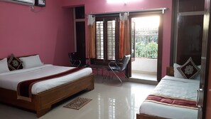 Deluxe Room | Living area
