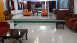 Interior entrance - HOTEL R N CASTLE A Luxurious Palace (Bhubaneshwar)