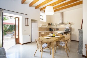 Fridge, microwave, oven, dishwasher - Ca Sa Padrina. Tradition and charm in Mallorca (Artá)