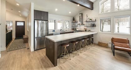 DEER VALLEY - WALK to SILVER LAKE Lifts & Dining - PRIVATE HOT TUB W/VIEWS