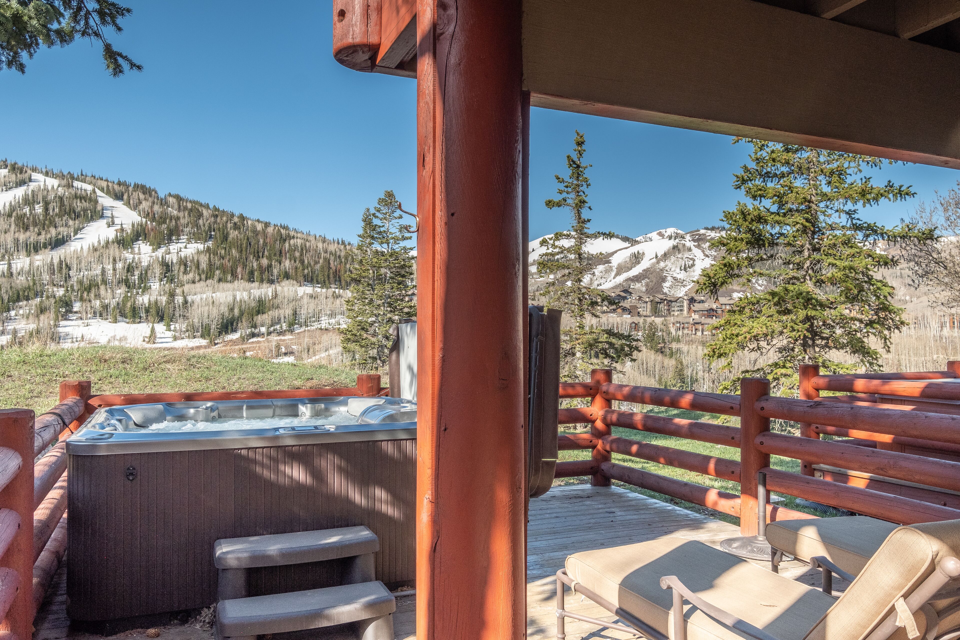 Banyera d'hidromassatge a l'aire lliure