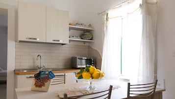Fridge, oven, stovetop, electric kettle