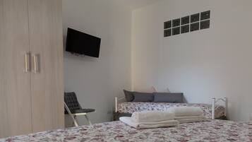 1 chambre, fer et planche Ă  repasser, Wi-Fi, draps fournis