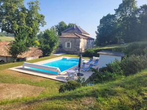 Outdoor pool, a heated pool - A peaceful stone house overlooking the stunning hill top village of  Roquecor (Roquecor)