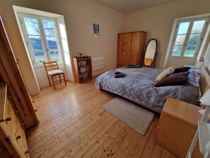 2 camere, una scrivania, ferro/asse da stiro, Wi-Fi gratuito