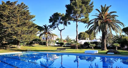 Appartement méditerranéen dans un style rustique.